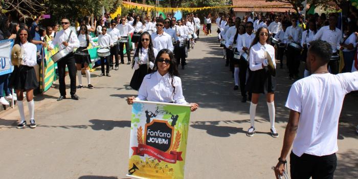 Escola Estadual Ademar Cangussu: banda se apresentou no desfile de 7 de Setembro (Aline Cangussu/Hoje em Dia)