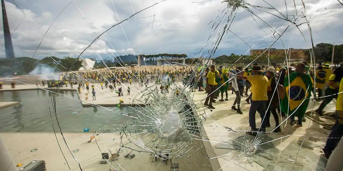 PL em tramitação na CCJ da Câmara dos Deputados perdoa os condenados pelos atos do dia 8 de janeiro de 2023 (Joédson Alves/ Agência Brasil)