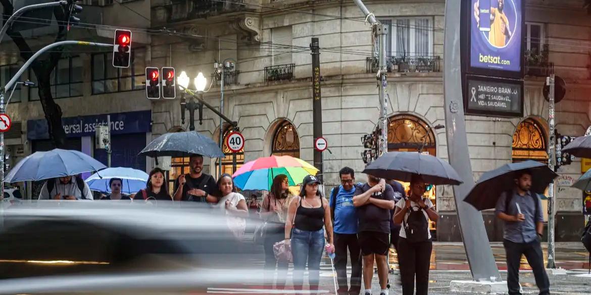 Os próximos dias serão de chuvas na região sul se deslocando para áreas de São Paulo e do extremo sul da Região Centro-Oeste (Paulo Pinto/Agência Brasil)