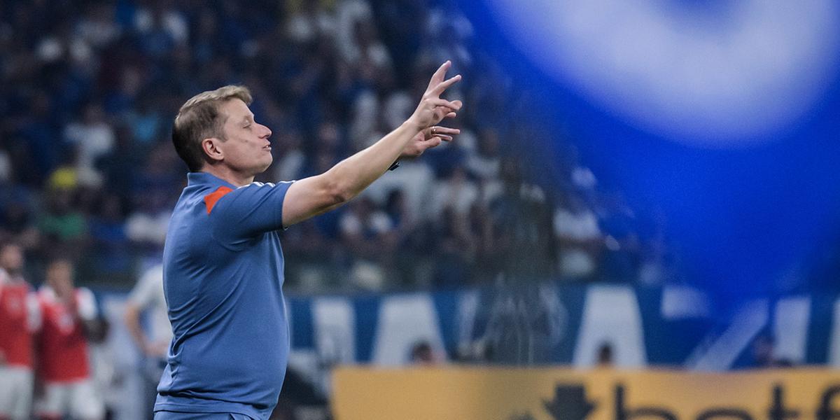 Seabra é fortemente cobrado pela torcida por desempenho ruim do Cruzeiro (Gustavo Aleixo/Cruzeiro)