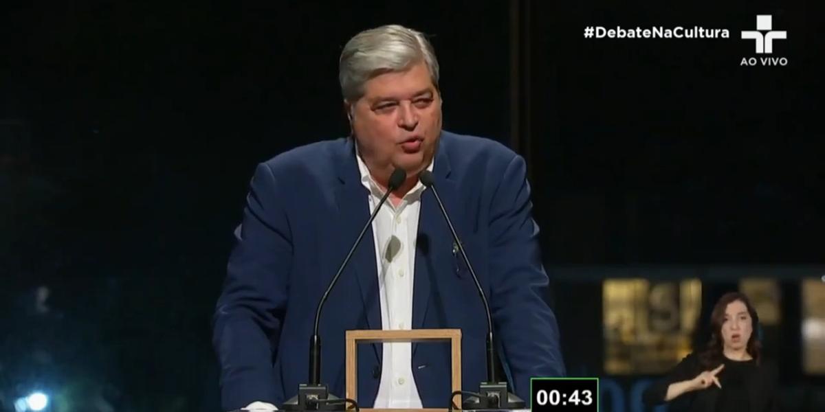 Datena (PSDB) agrediu o candidato Pablo Marçal (PRTB) com uma cadeira durante debate na TV Cultura (Reprodução/ TV Cultura)