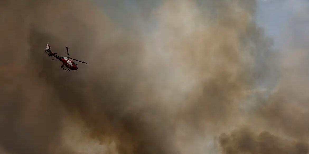 Grandes focos de incêndio atingem áreas do Parque Nacional de Brasília (Marcelo Camargo/Agência Brasil)