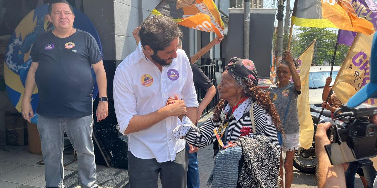 Candidato conversou com populares e comerciantes no bairro Lagoinha (Campanha Gabriel Azevedo / Divulgação)