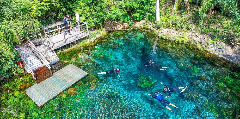 Nascente Azul, um dos principais complexos de ecoturismo de Bonito, combina relaxamento e lazer em meio a paisagens inesquecíveis (Divulgação / Nascente Azul)