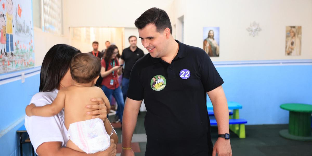 Bruno Engler visitou a Casa Mãe, no Barreiro, na tarde desta segunda-feira (23) (Lucas Mendes/ campanha Bruno Engler)