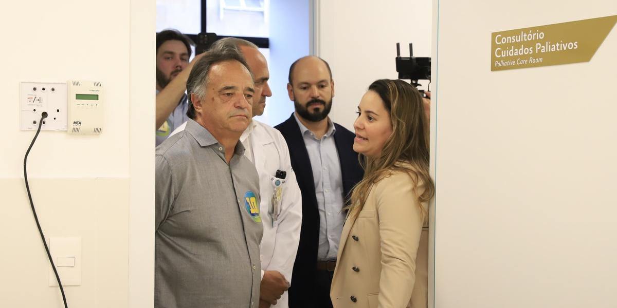 Mauro Tramonte durante visita ao Instituto de Oncologia Ciências Médicas (Ramon Bitencourt/Divulgação)