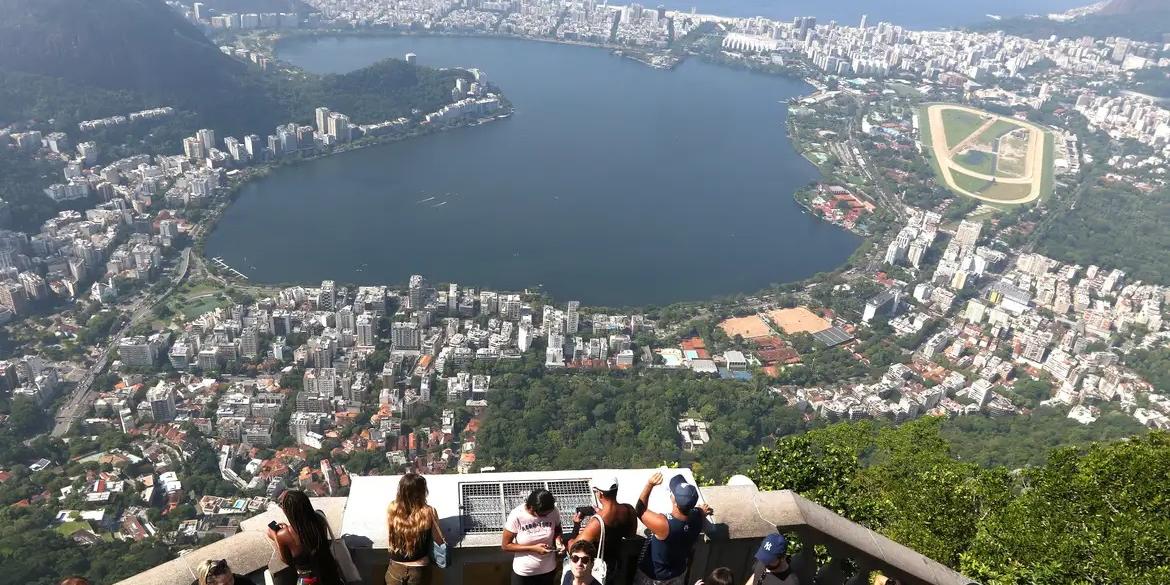 Somente em agosto, visitantes injetaram mais de R$ 3 bilhões (Tânia Rêgo/Agência Brasil)