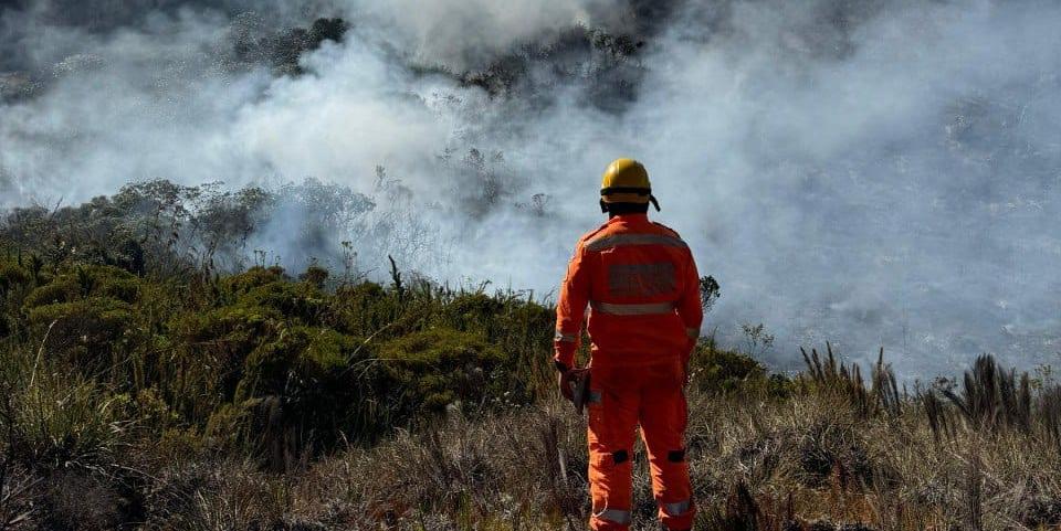 Serra do Caraça enfrenta o 17° dia consecutivo de incêndio (Divulgação/ CBMMG)