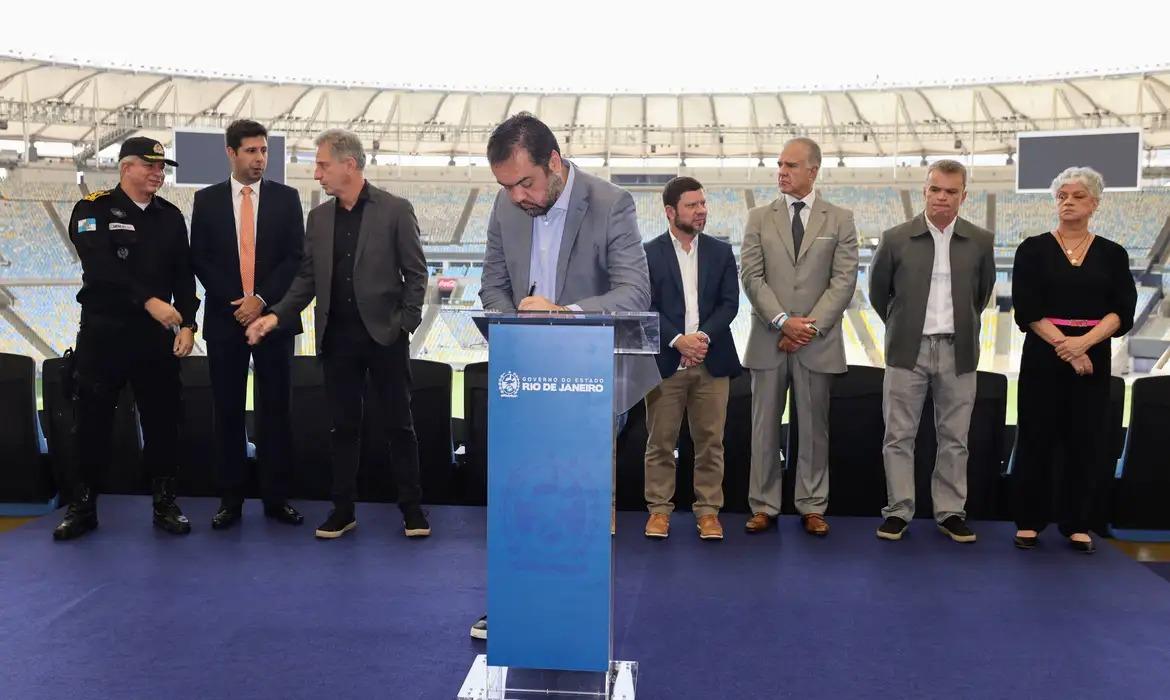 Governador do Rio, Cláudio Castro, assina concessão do Maracanã para Flamengo e Fluminense (Marcelo Regua/GOV RJ)