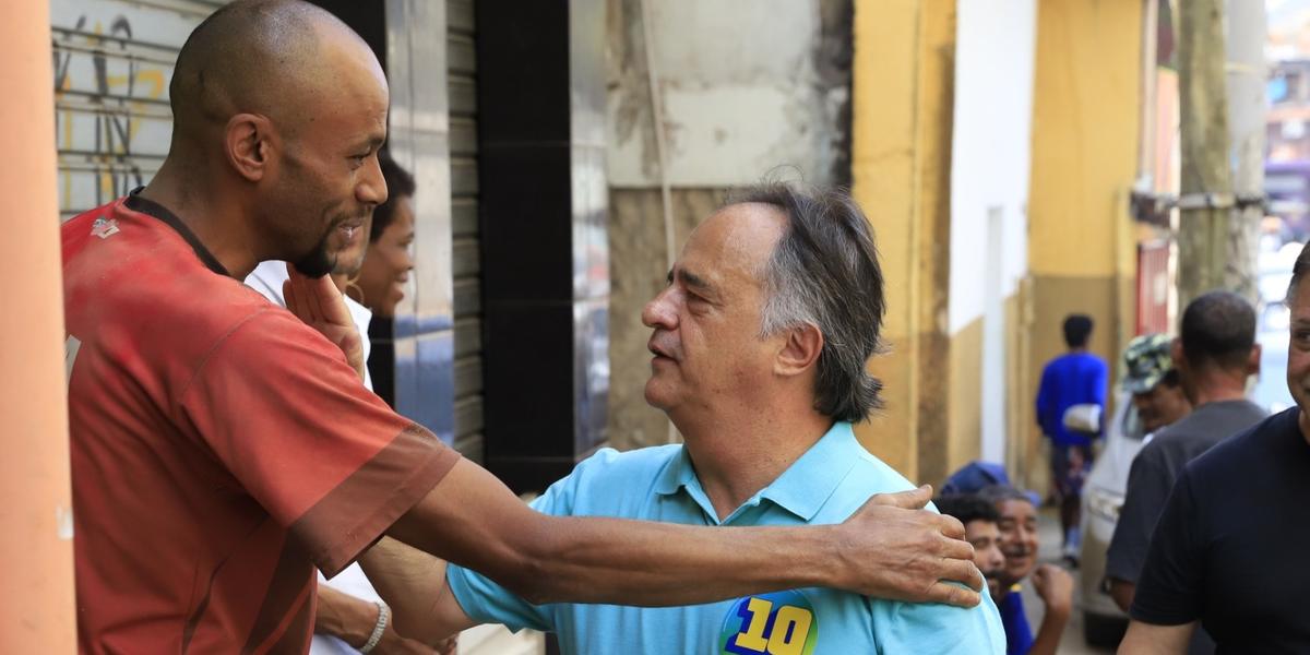 Candidato fez caminhada pelas ruas do aglomerado (Ramon Bitencourt/Divulgação)