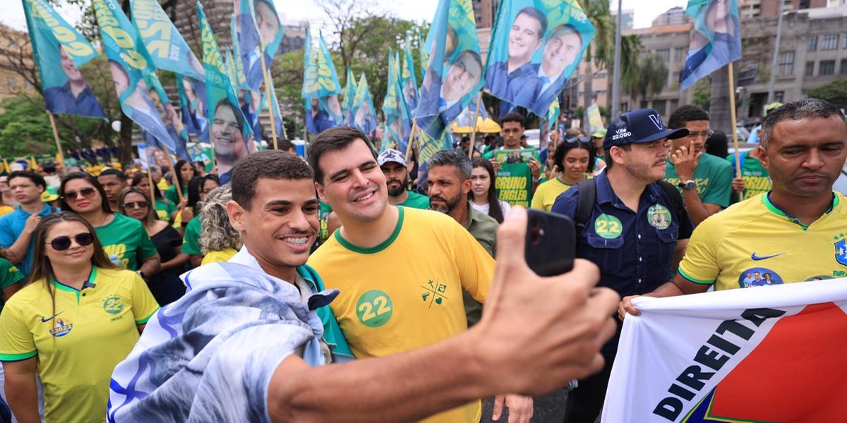 Engler participou do ato na Praça da Liberdade (Lucas Mendes/ Campanha Bruno Engler)