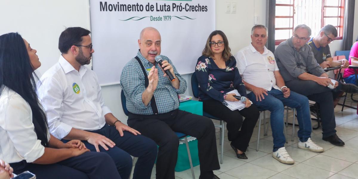 Fuad Noman participou de roda de conversa com representantes do Movimento de Luta Pró-Creches nesta quarta-feira (2) (Júnia Garrido / campanha Fuad Noman)