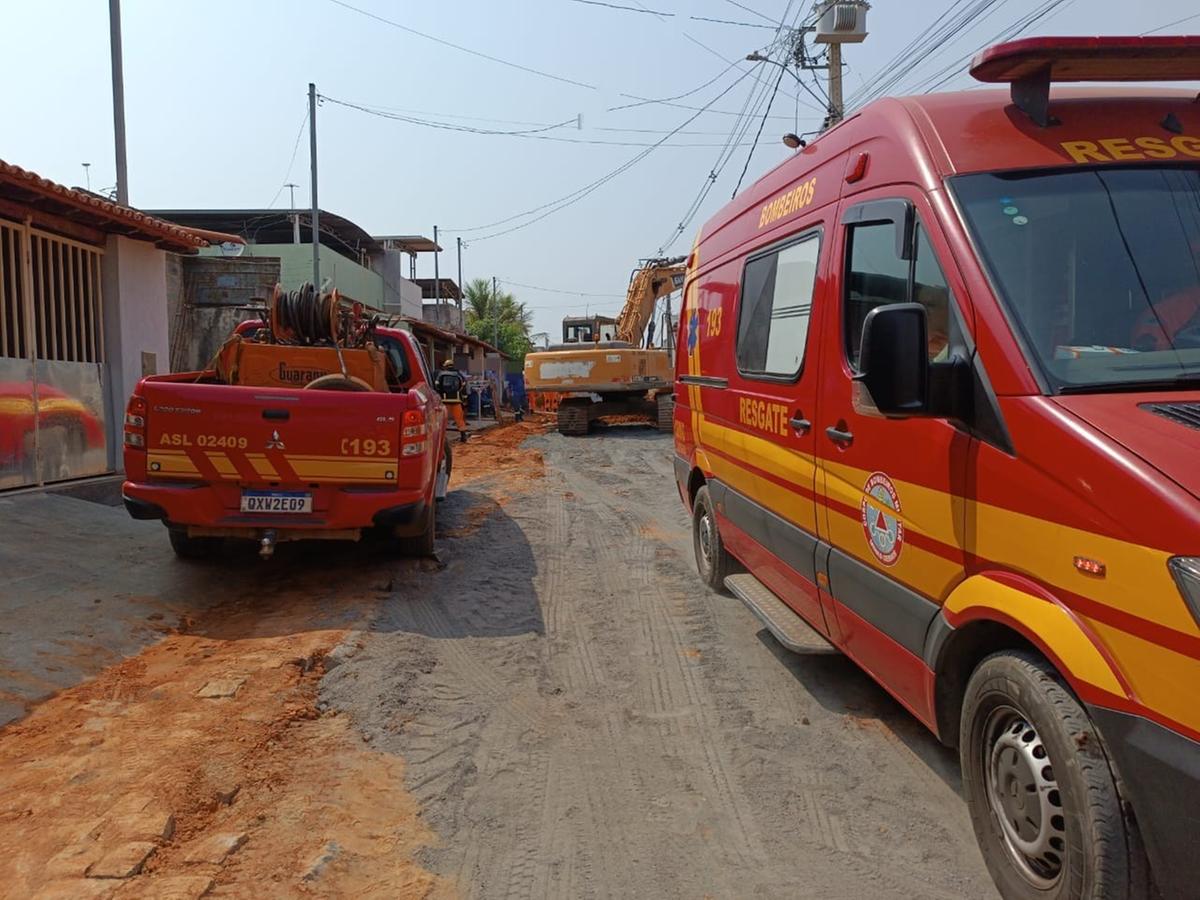 Bombeiros resgataram homem soterrado em obra de esgoto em Formiga (Divulgação/ CBMMG)