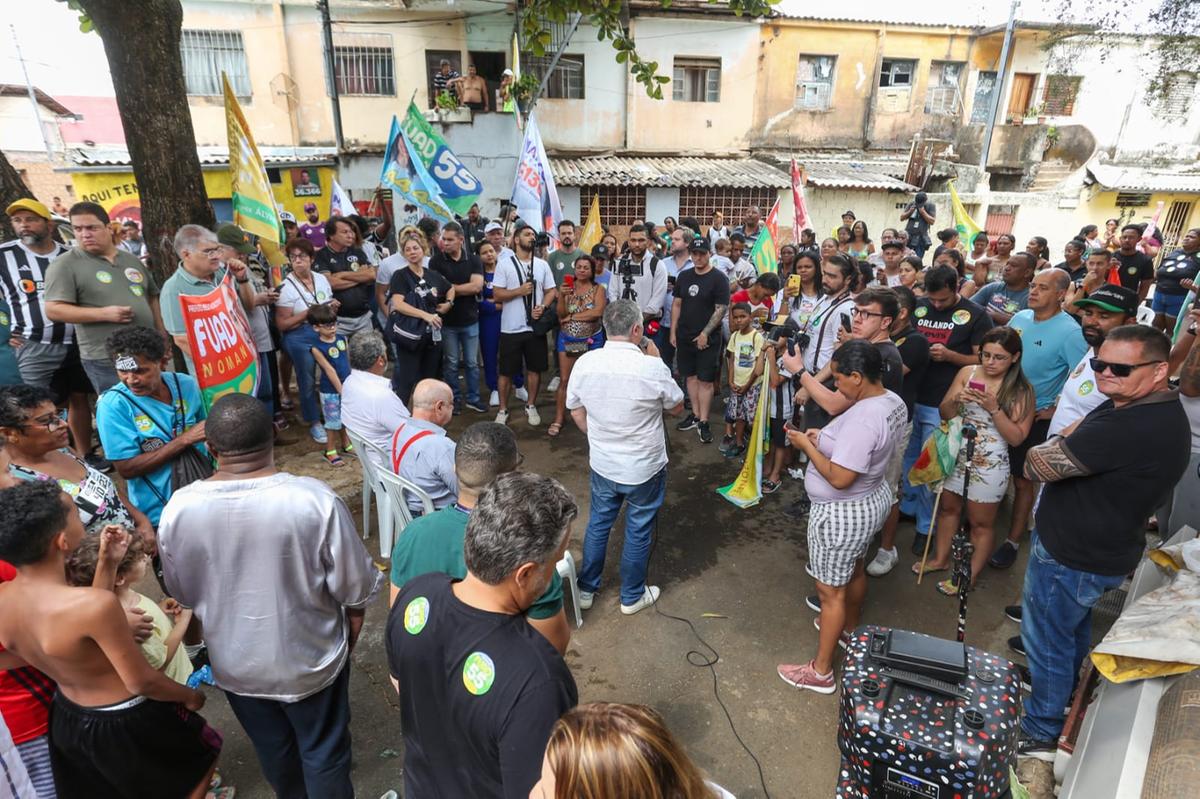 Fuad Noman durante campanha na Vila dos Marmiteiros (Júnia Garrido / Campanha Fuad Noman)