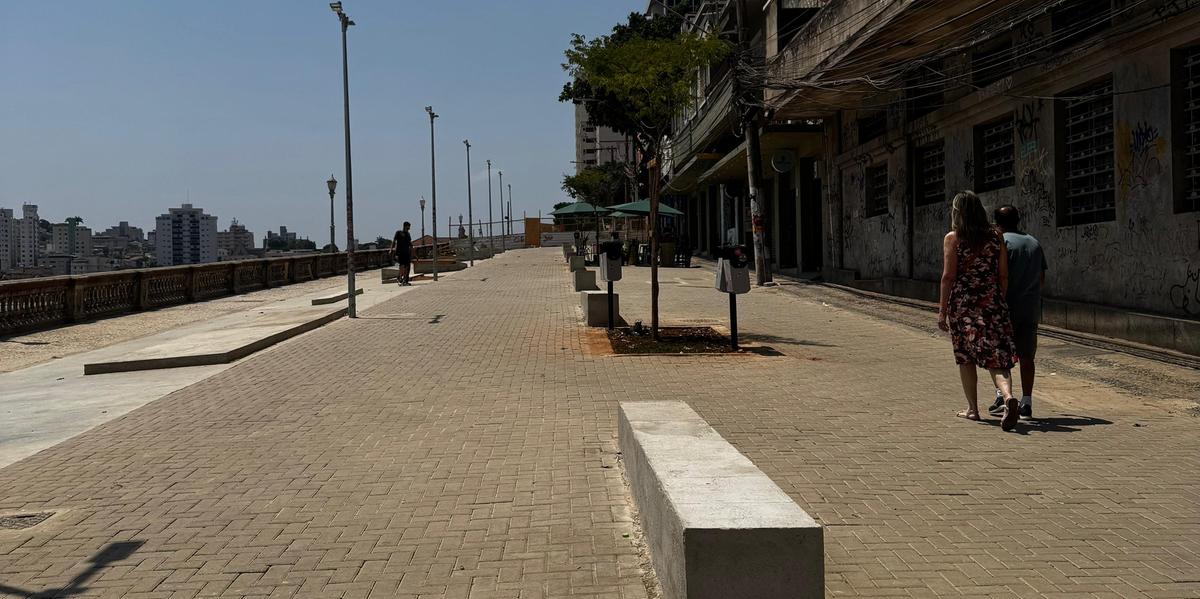 Bares e restaurantes na Rua Sapucaí estão fechados neste domingo de eleições (Pedro Melo / Hoje em Dia)