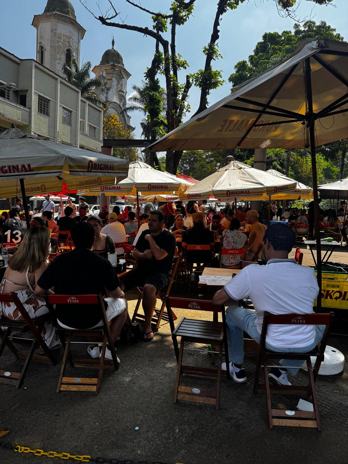 Praça Duque de Caxias ficou lotada neste domingo (6) de eleições em BH (Pedro Melo / Hoje em Dia)