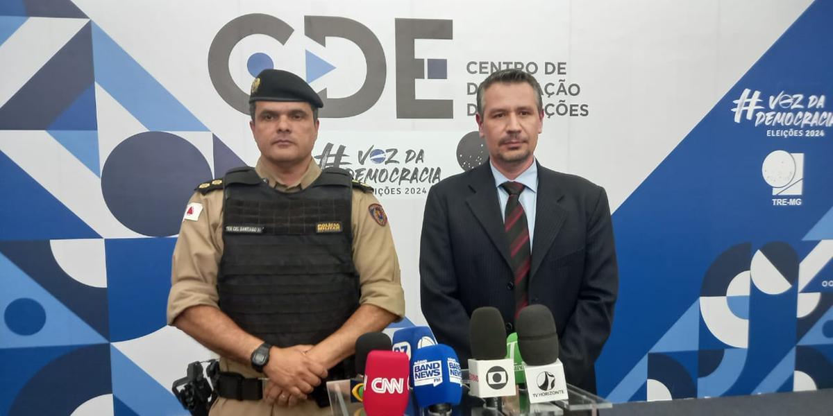 Tenente coronel Flávio Santiago, da PM, e Rodolfo Pacheco, coordenador do Grupo de Apoio ao Gabinete Integrado de Segurança das Eleições (GIS) (Michael Martins)