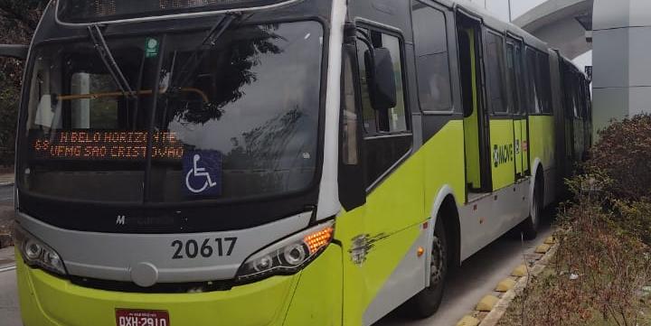 Vítima registrou B.O. pouco tempo depois, quando uma viatura da polícia passou pelo ônibus (Nelson Flores)