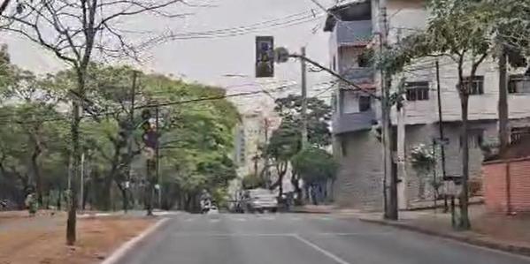 Semáforo parou de funcionar na avenida José Candido da Silveira, região Nordeste de BH (Valeska Amorim/ Hoje em Dia)