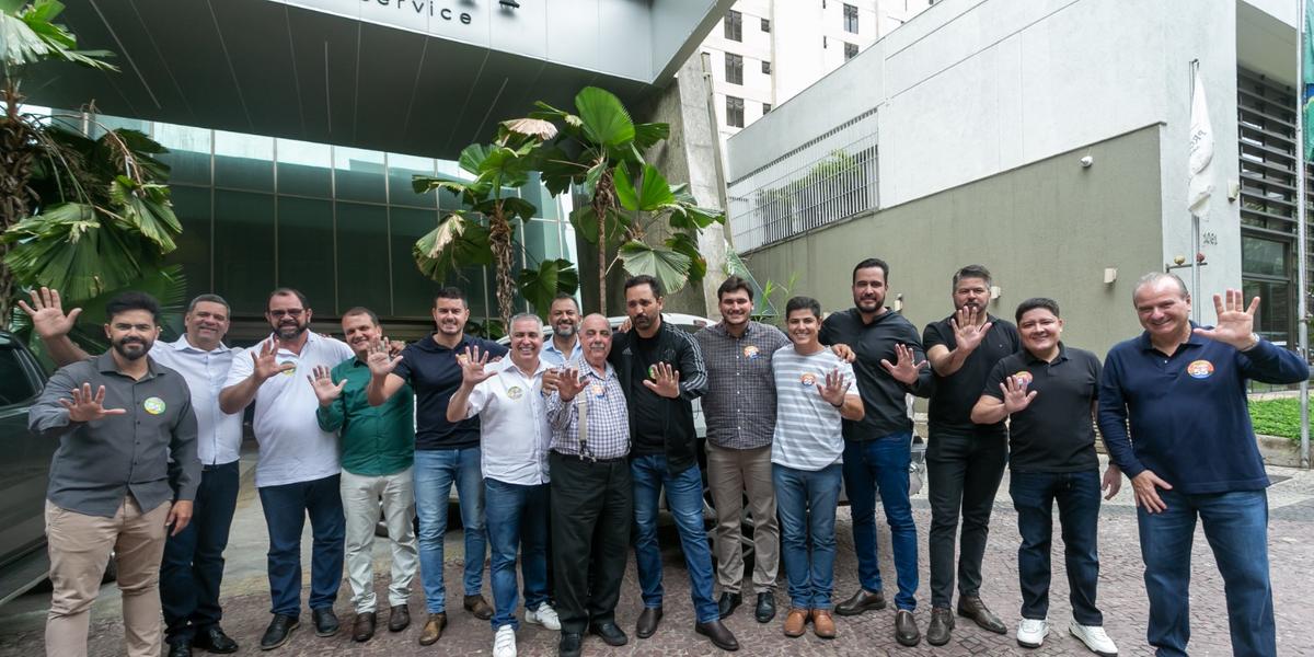 Fuad Noman recebeu apoio de prefeitos da Grande BH (Júnia Garrido / campanha Fuad Noman)