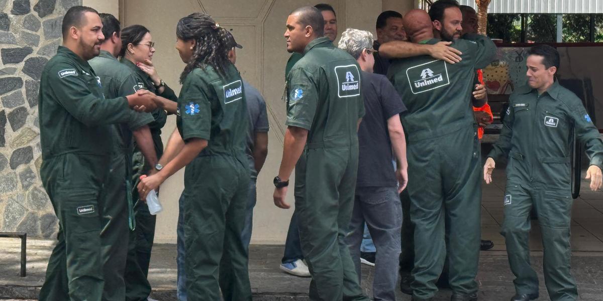 Colegas do médico que morreu na queda do helicóptero em Ouro Preto se emocionam no velório (Pedro Melo / Hoje em Dia)