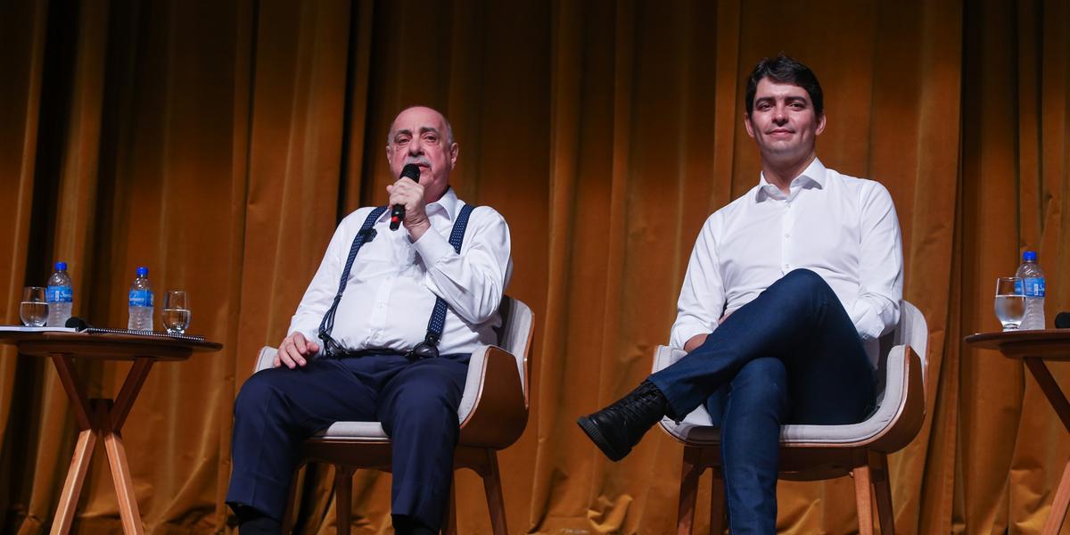 Fuad Noman (PSD) e Cássio Soares (PSD) durante evento no Teatro Sesiminas (Júnia Garrido/ Campanha Fuad Noman)