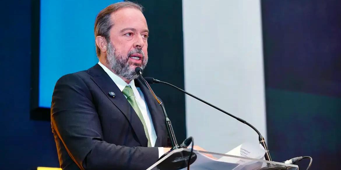 Alexandre Silveira informou ainda que determinou à Enel que o fornecimento de energia seja normalizado em 3 dias (TAUAN ALENCAR/MME)