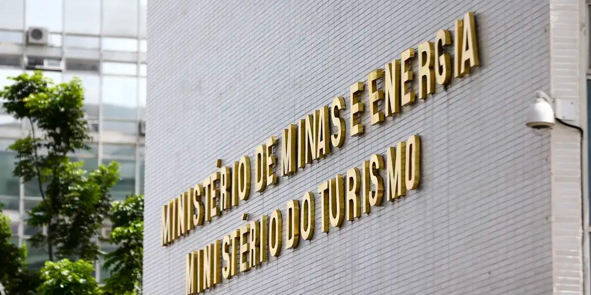 Fachada do ministério de Minas e Energia e do ministério do Turismo (MARCELO CAMARGO/AGÊNCIA BRASIL)