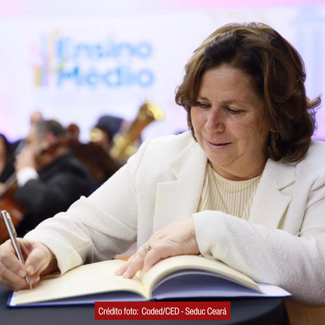 Lina Kátia Mesquita de Oliveira, professora homenageada no Prêmio Heley Abreu Silva Batista de Educação (Coded/ CED - Seduc Ceará)