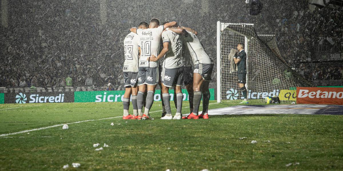 Hulk fala de Scout para superar Léo Jardim em São Januário (Pedro Souza)