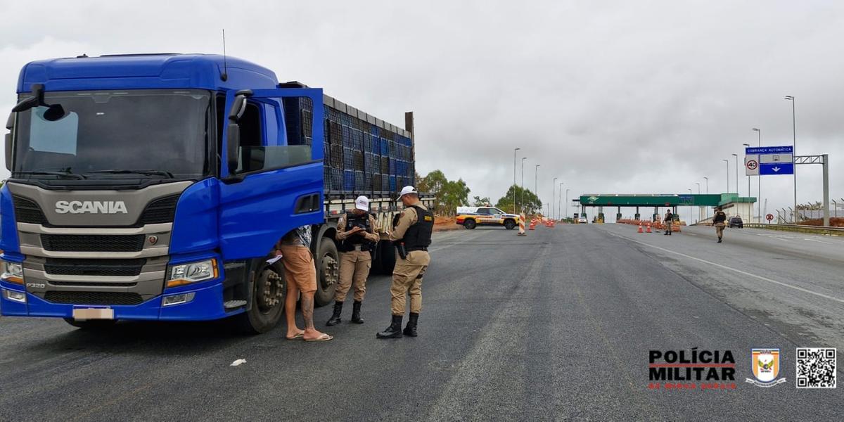 Três condutores foram presos por uso de drogas na operação realizada na MGC-135 (Divulgação / Polícia Militar Rodoviária)