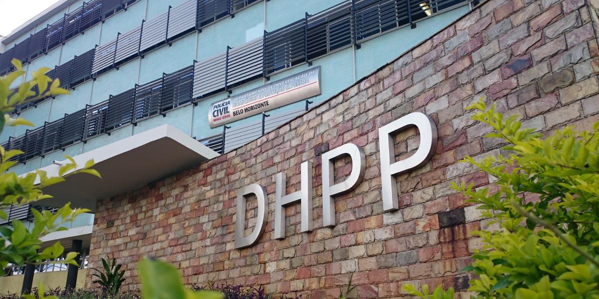 À época, a suspeita foi presa em flagrante, em casa, pelos policiais do Departamento Estadual de Investigação de Homicídios e Proteção à Pessoa (DHPP) (PCMG/ Divulgação)