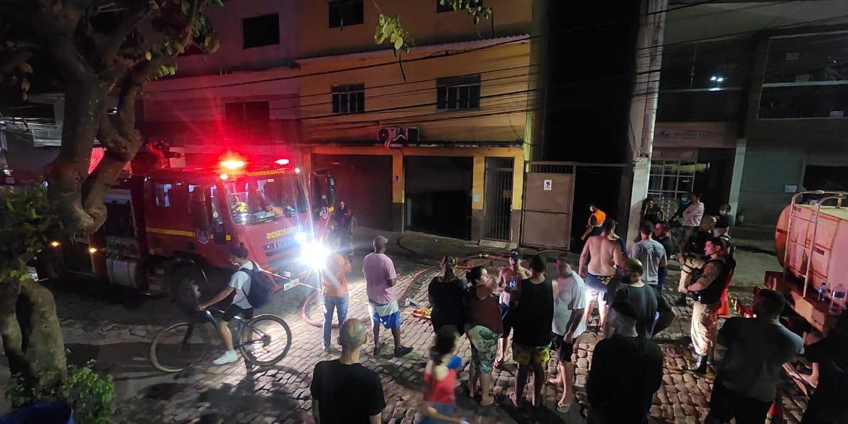 Incêndio em prédio de quatro andares em Mar de Espanha (Divulgação / CBMMG)