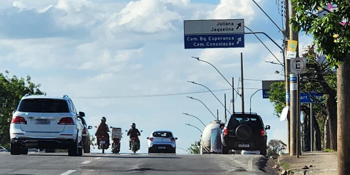 Entrada para o bairro Jaqueline na avenida Cristiano Machado (Maurício Vieira / Hoje em Dia)