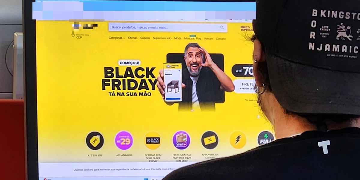 Consumidores já estão sendo "bombardeados" com campanhas de Black Friday (Maurício Vieira / Hoje em Dia)