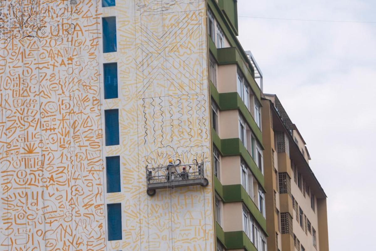 Da Praça Raul Soares é possível visualizar os prédios sendo pintados por artistas do CURA (Fernando Michel/Hoje em Dia)