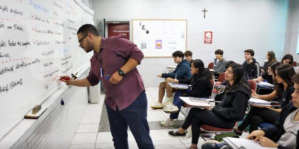 Estudantes revisam conteúdo para o Enem 2024 (José Cruz / Agência Brasil)