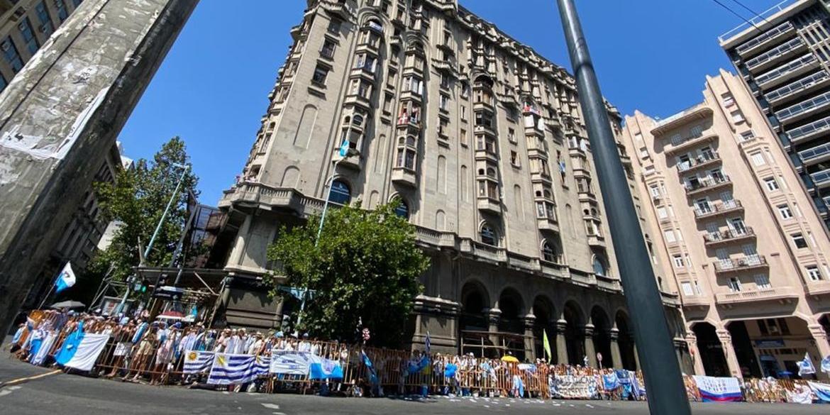 Além de escolherem o próximo presidente do Uruguai e seu vice, os eleitores elegerão senadores e deputados (Marieta Cazarré / Agência Brasil)