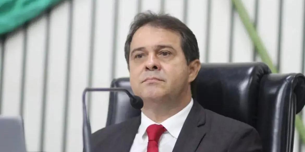 Evandro Leitão, do PT, tem 57 anos e está em seu terceiro mandato consecutivo de deputado estadual (JUNIOR PIO/ALECE)