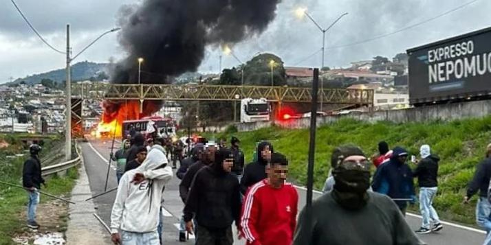 Ataque ocorreu na rodovia Fernão Dias, em SP (Reprodução/Redes Sociais)