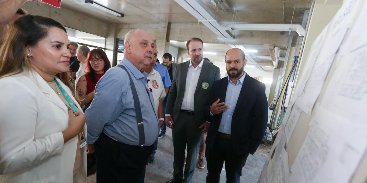 Durante a campanha pela reeleição, Fuad Noman visitou as obras da nova unidade para tratamento contra o câncer em BH (Júnia Garrido / campanha Fuad Noman)