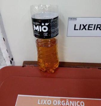 Garrafa de 1,5L foi utilizada como marreco - coletor urinário masculino (Divulgação)