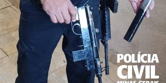 Arma foi apreendida em posse do suspeito (PCMG / Divulgação)