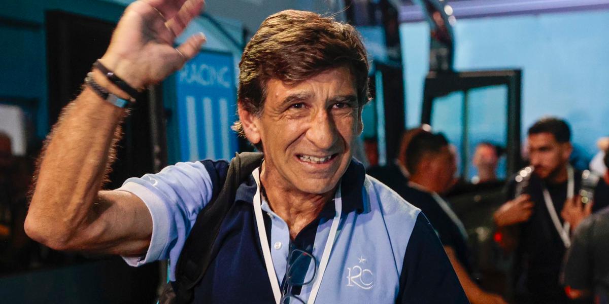 Técnico Gustavo Costas esteve nas duas finais da Supercopa entre Racing e Cruzeiro (Reprodução / Twitter Racing)