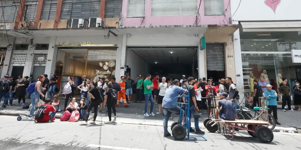 Incêndio de grandes proporções atingiu Shopping Center na região do Brás em São Paulo (Paulo Pinto/Agência Brasil)