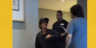 Bruno Mars foi flagrando em bar de BH na noite de sábado (2) (Reprodução / redes sociais)