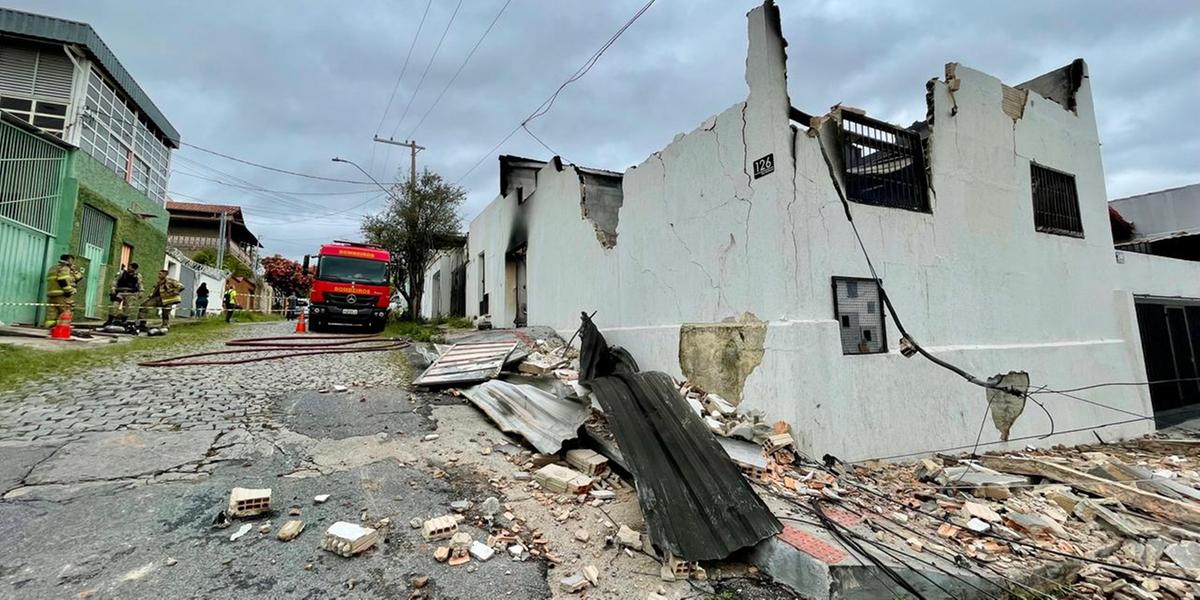 Vistoria detectou trincas, rachaduras e um afastamento de aproximadamente três metros nos muros divisórios das áreas vizinhas  (Valéria Marques/Hoje em Dia)