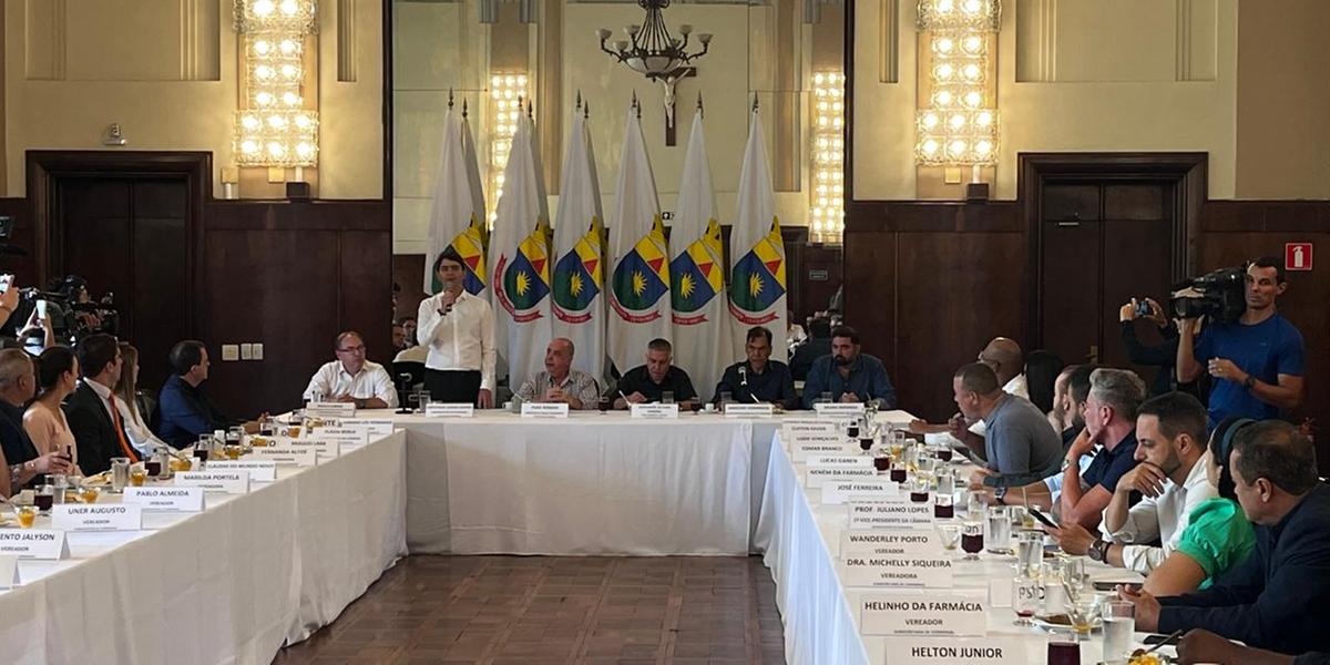 Fuad Noman (PSD) em café da manhã com vereadores eleitos para a legislatura 2025-2028 (Fernando Michel/ Hoje em Dia)