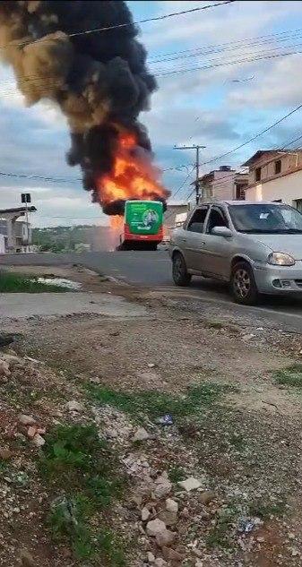 Incêndio assustou que passava pelo local (Divulgação / CBMMG)