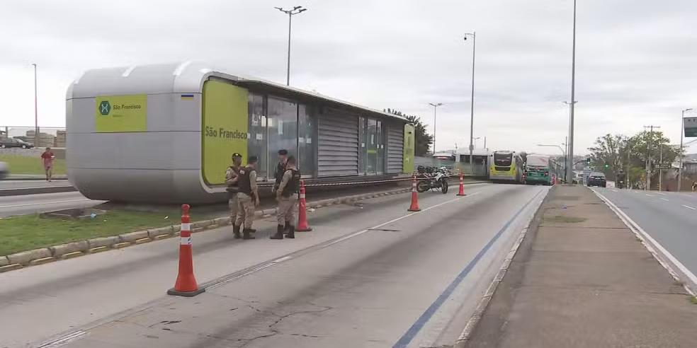 Três suspeitos foram preso e outros dois estão sendo procurados pela polícia (Reprodução/TV Globo)